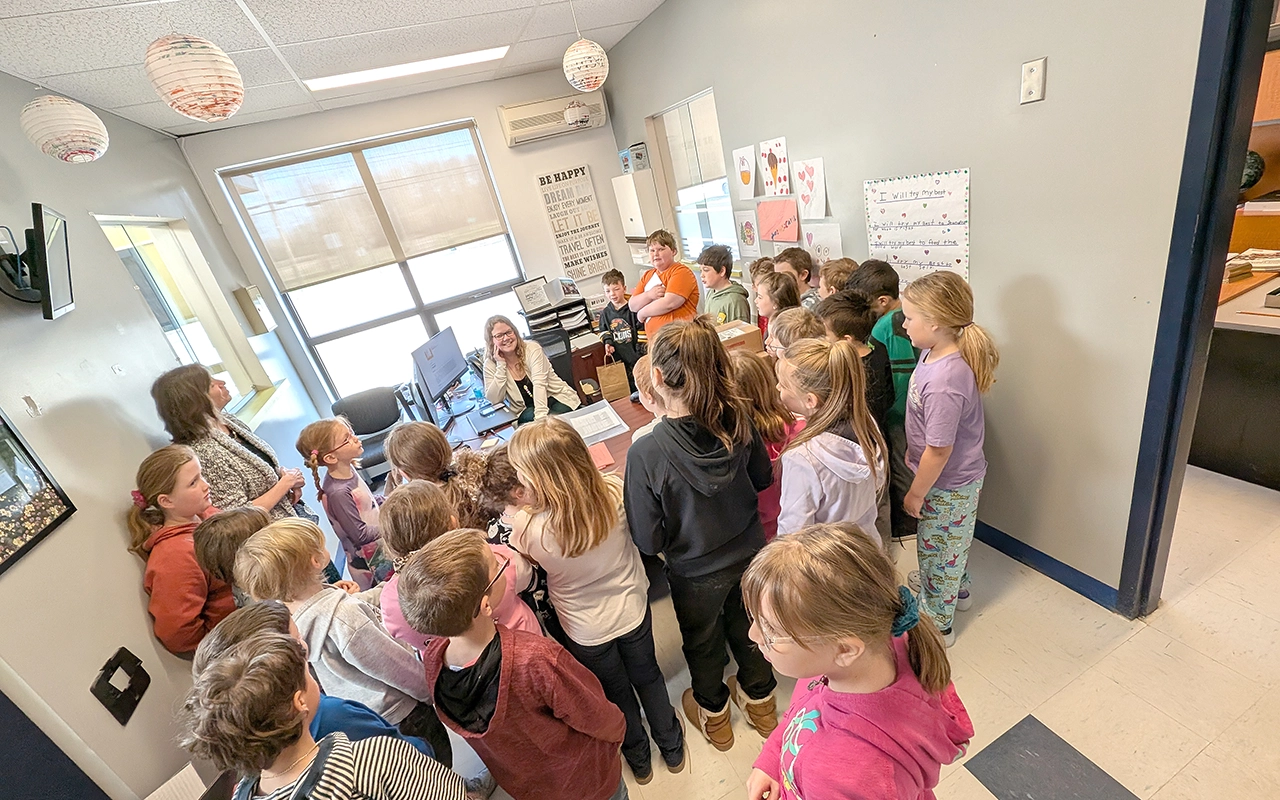 Onslow célèbre la secrétaire d’école